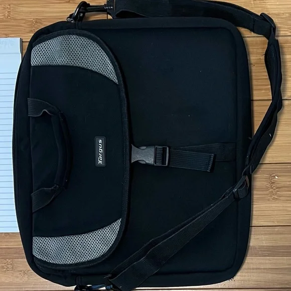 Computer case - Picture 2 of 5